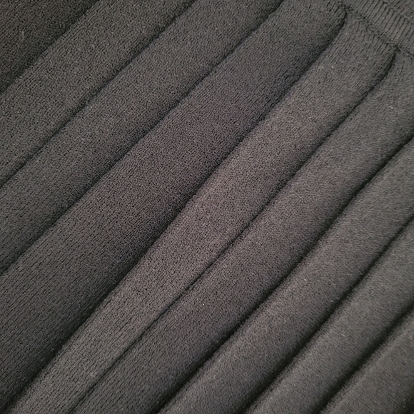 Jones New York Pleated Black Skirt Knee Length for women- 1X - Picture 4 of 7